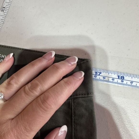 A.n.a NWT Women’s‎ Chino Crop Military Green Flat Front Pants Size 8 - Picture 9 of 11